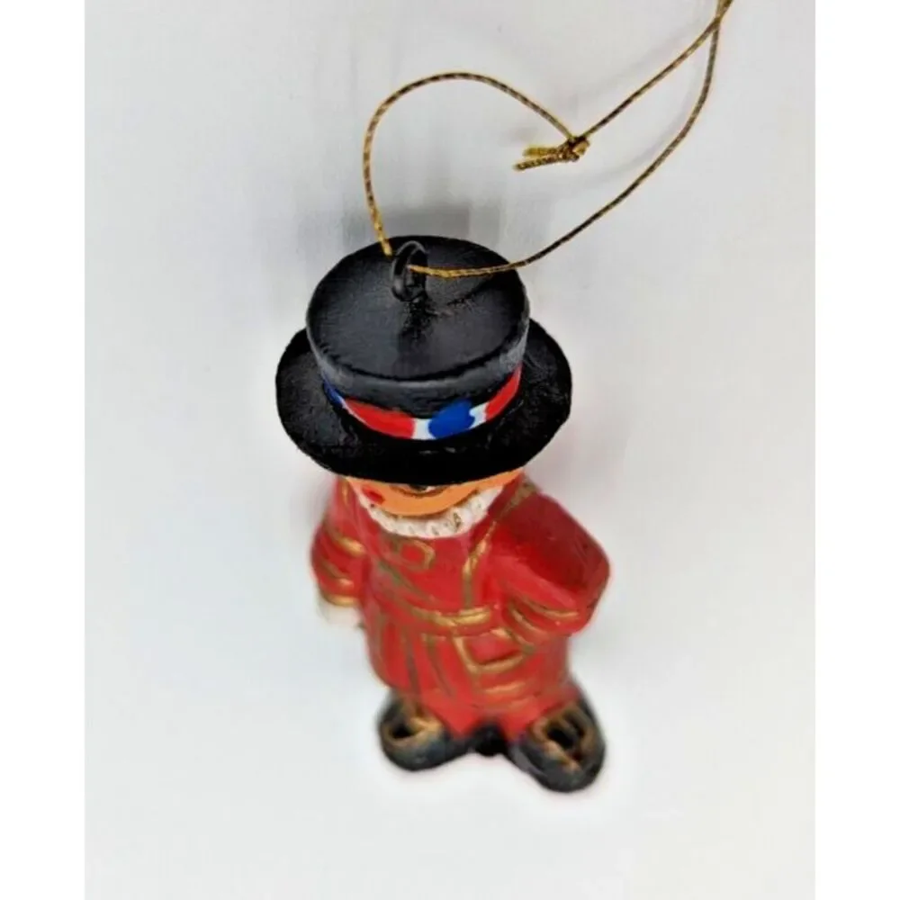 Christmas Ornament Harrods Knightsbridge Hand Painted Beefeater‎ Terracotta 2
